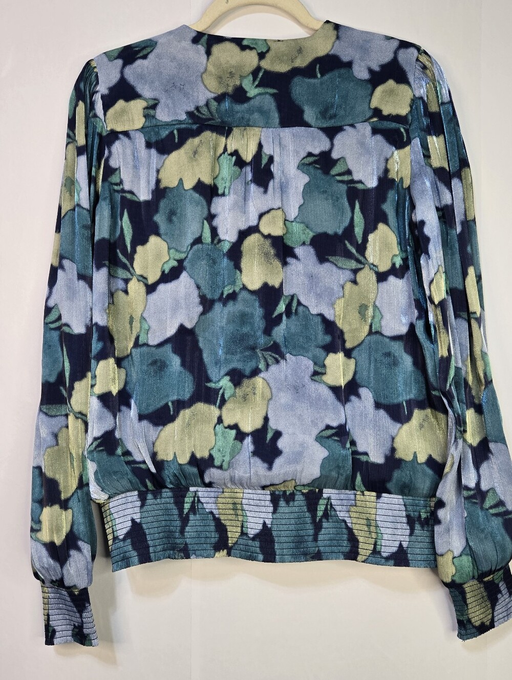 TWRHLL Size M Water Color Print L/Sl Blouse With Elastic Wide Hem & Sleeves NWOT - Picture 6 of 9